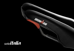 Selle Italia presenta una edición especial IRONMAN de su sillín WATT