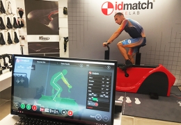 RUBÉN RUZAFA REVISA SU POSICIÓN CON EL SISTEMA BIOMECÁNICO BIKE LAB DE IDMATCH